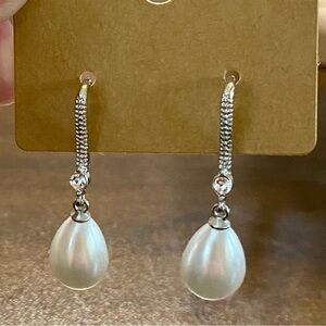 Elegant Silver and White Pearl Drop Fashion Earrings